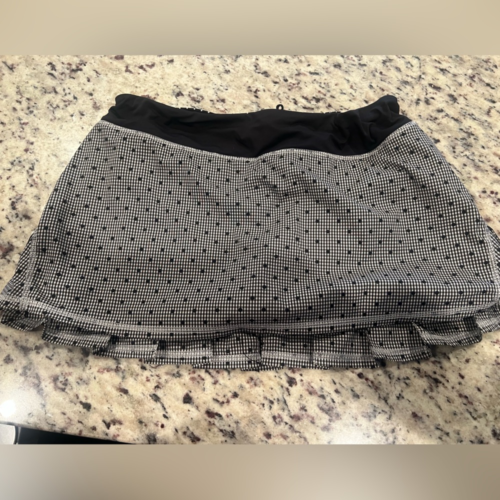 Lululemon Run Pace Setter Black and White Skirt